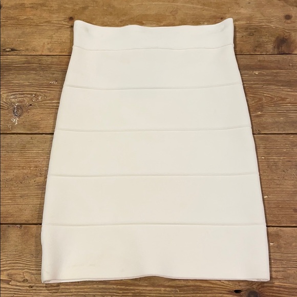 BCBG Maxazria White Simone Bandage skirt NWT - Picture 3 of 6